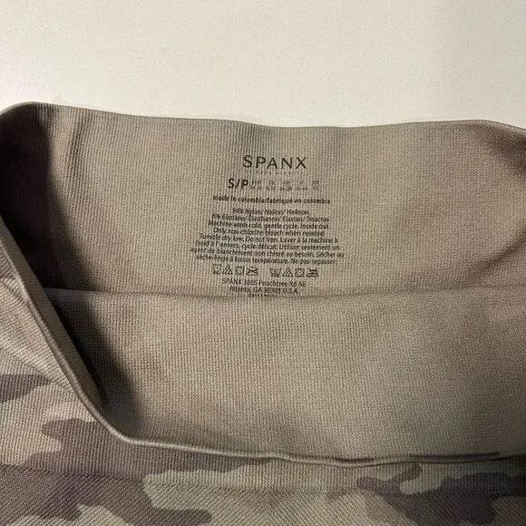SPANX Look at Me Now Seamless Leggings | Green Camo | Small | Retail $118 - Picture 7 of 9